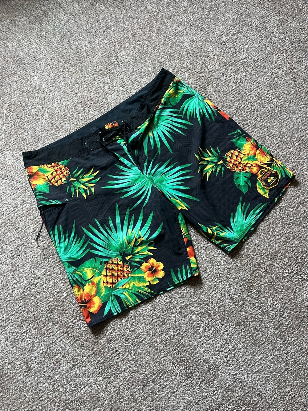 ‘16 Quiksilver Eddie Aikau Invitational Pineapple Boardshorts - Picture 4 of 6